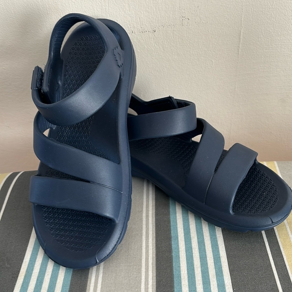 Essentials by MUK LUKS